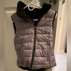Double sided sleeveless puffer jacket